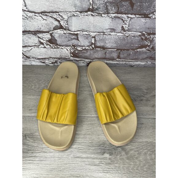 Olukai Pihapiha Gold Leather Beach Slides Casual Sandals Women Sz 40EU/10M US - Picture 3 of 16